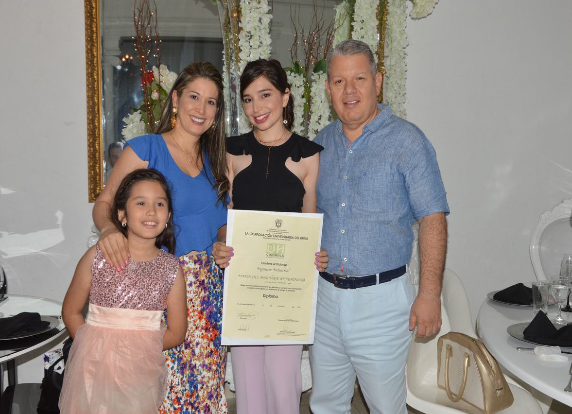 Leda Maje, María del Mar Maje, Mauricio Bahamon y María Paz Bahamon.